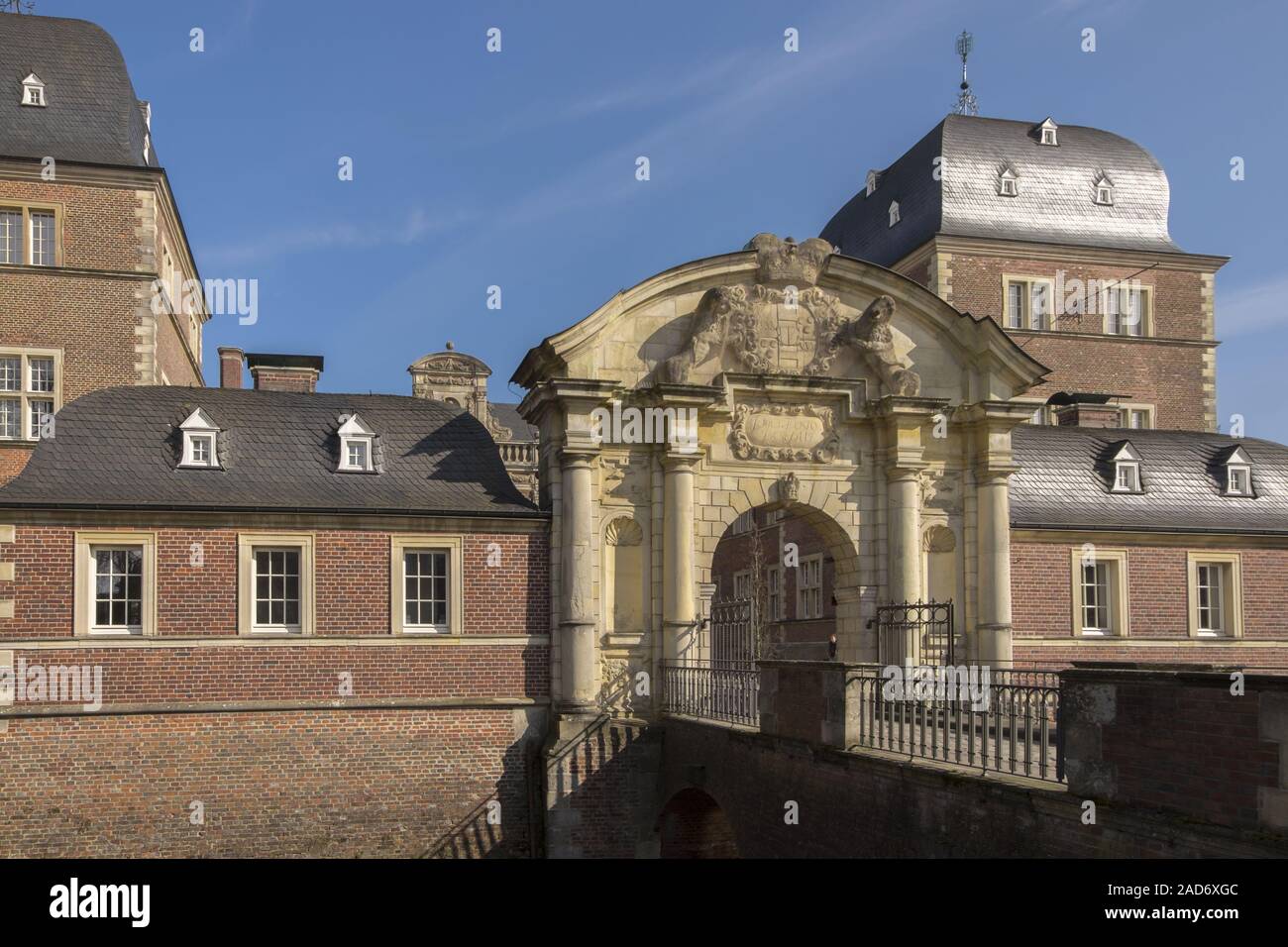Castello barocco di Ahaus, portale e ponte del castello Foto Stock