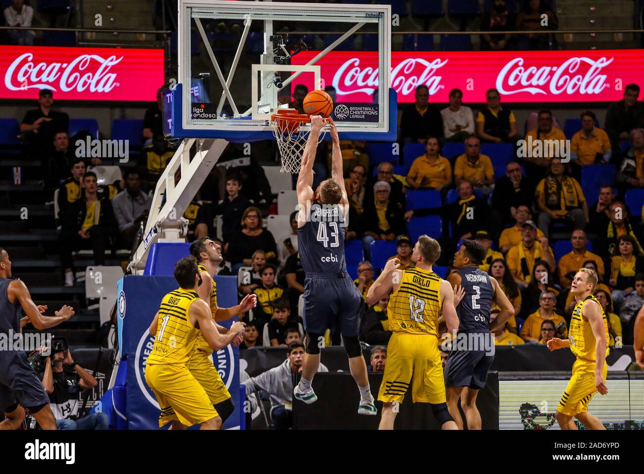 Tenerife, Spagna, 03 dic 2019, Christian sengfelder (brose bamberg) tenta una schiacciata durante Iberostar Tenerife vs Bamberg - Basket Champions League - Credito: LPS/Davide Di Lalla/Alamy Live News Foto Stock