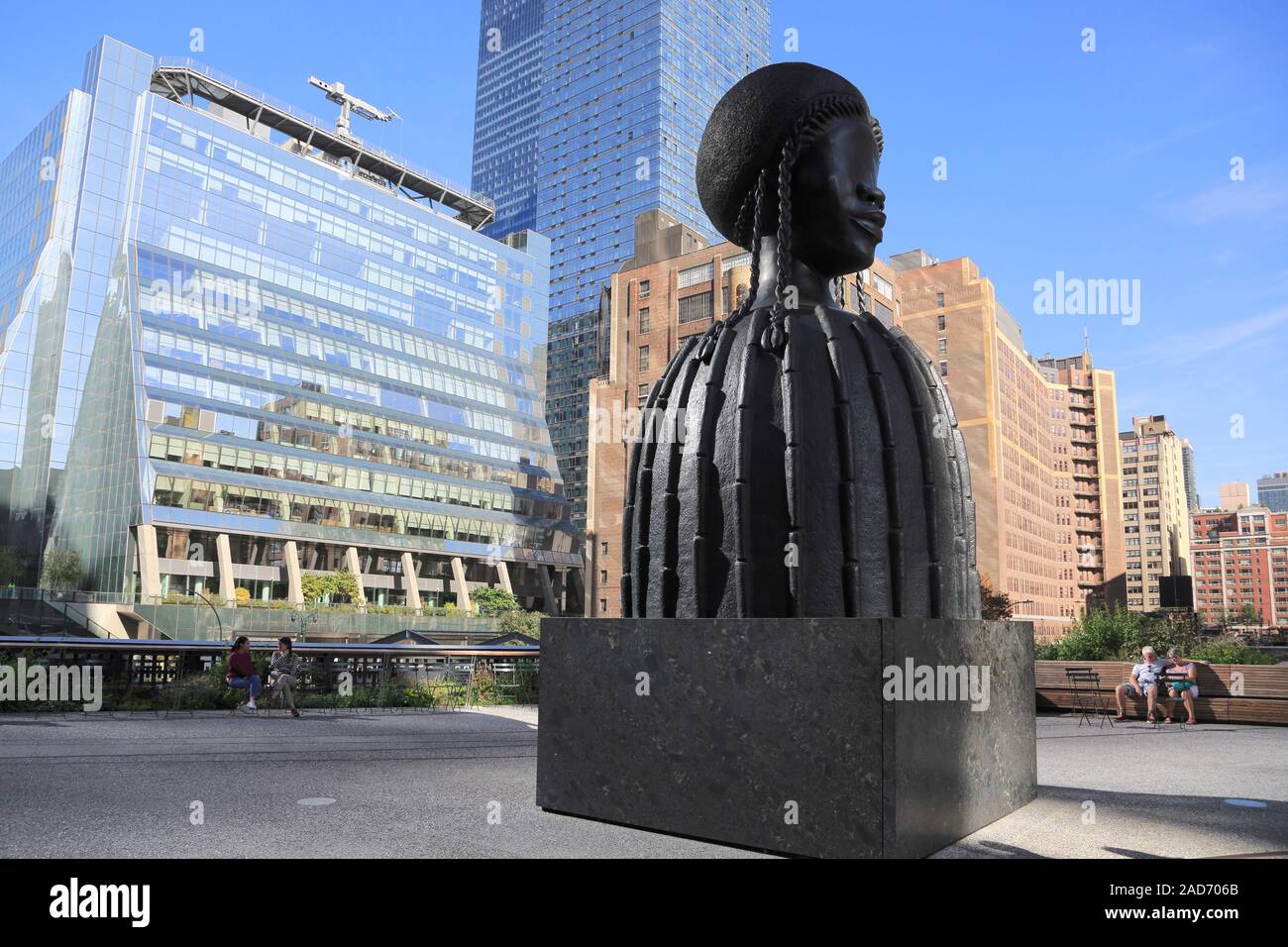 Linea alta Park, plinto di sezione più recente sullo sperone, artista Simone Leigh, casa di mattoni di scultura, Manhattan, New York City, Stati Uniti d'America Foto Stock