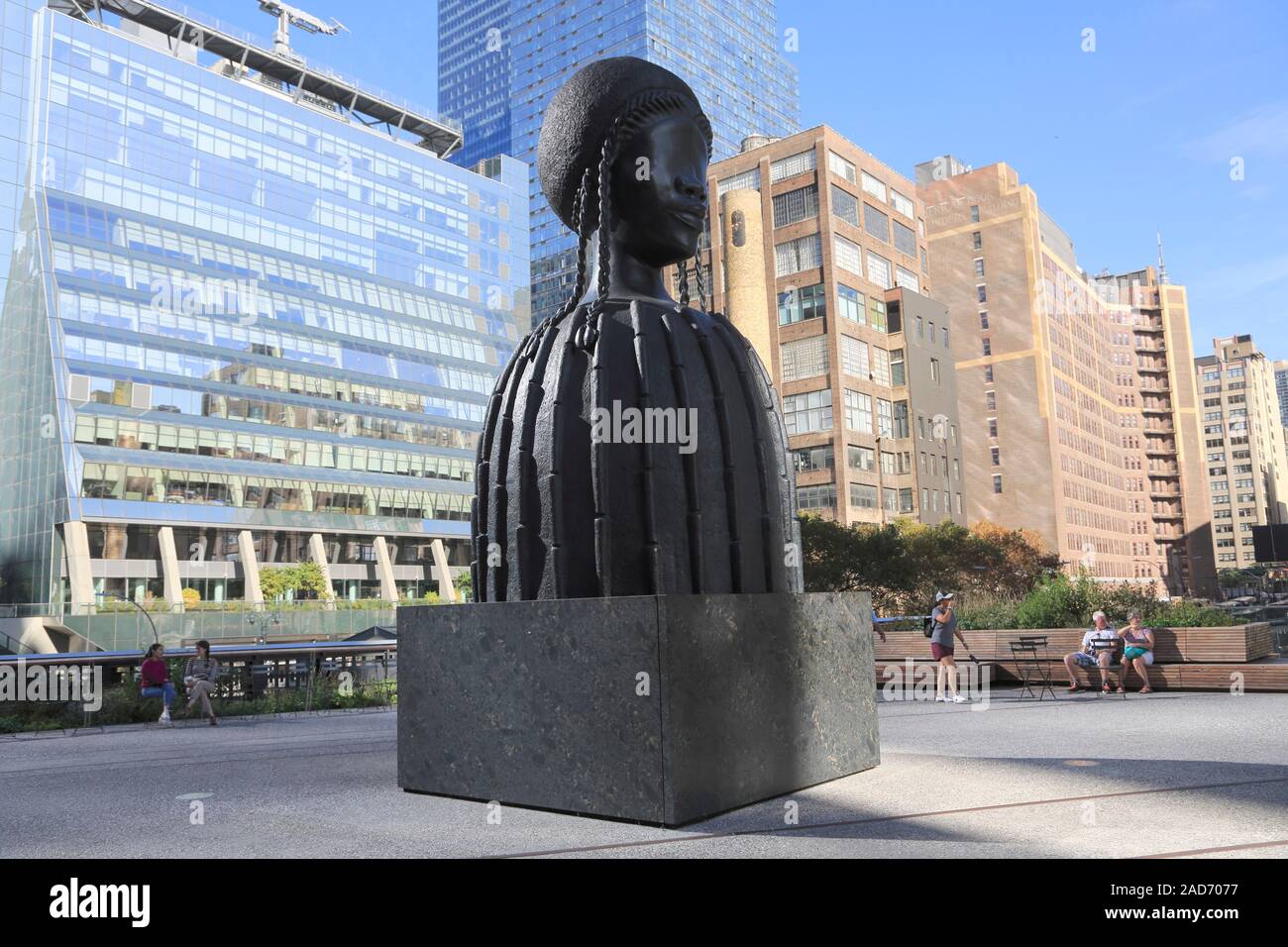 Linea alta Park, plinto di sezione più recente sullo sperone, artista Simone Leigh, casa di mattoni di scultura, Manhattan, New York City, Stati Uniti d'America Foto Stock