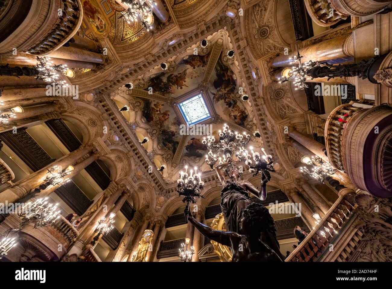 Una vista interna dell opera de Paris, Palais Garnier. Fu costruita dal 1861 al 1875 per la casa dell'Opera di Parigi. Foto Stock