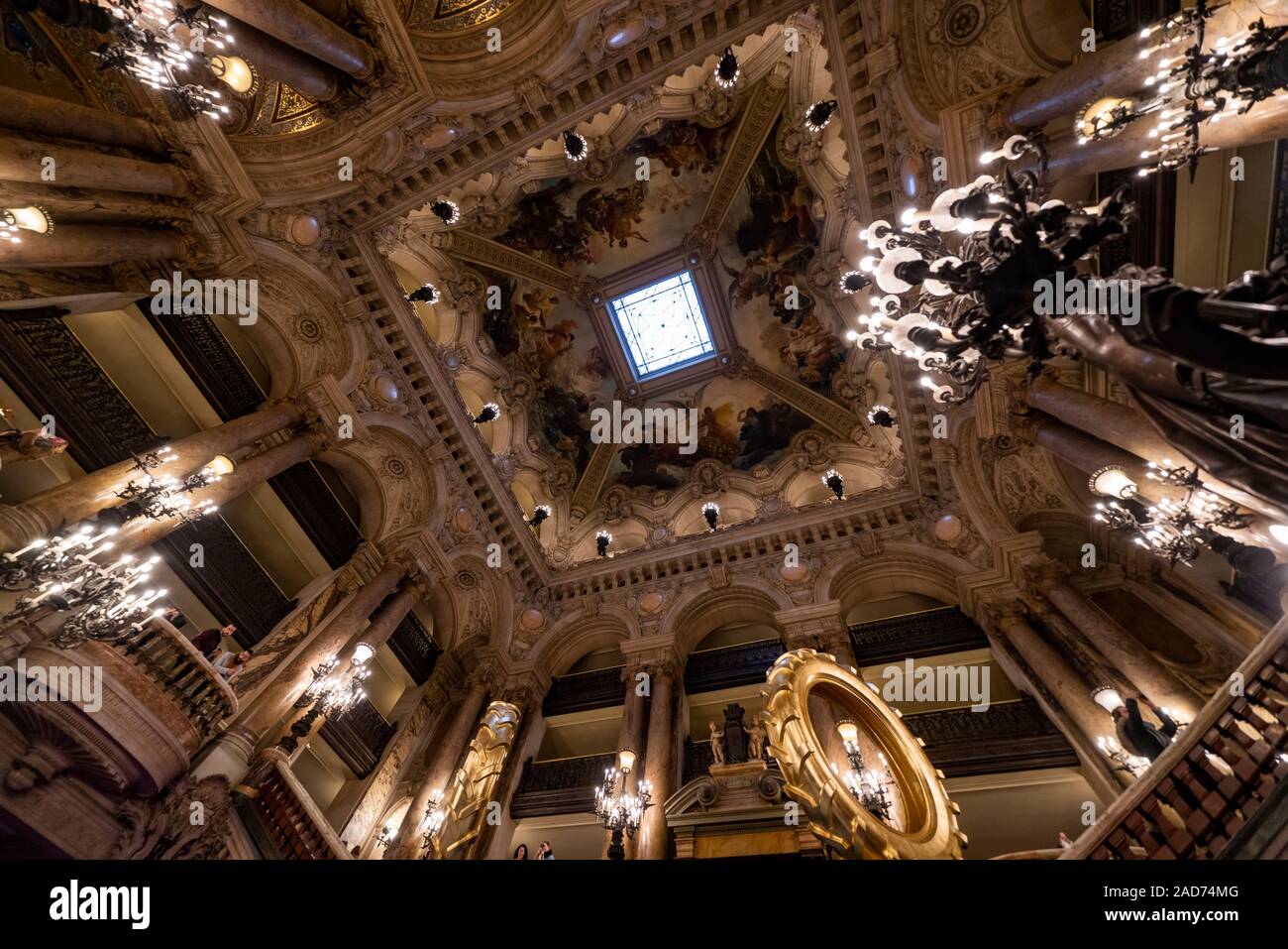Una vista interna dell opera de Paris, Palais Garnier. Fu costruita dal 1861 al 1875 per la casa dell'Opera di Parigi. Foto Stock