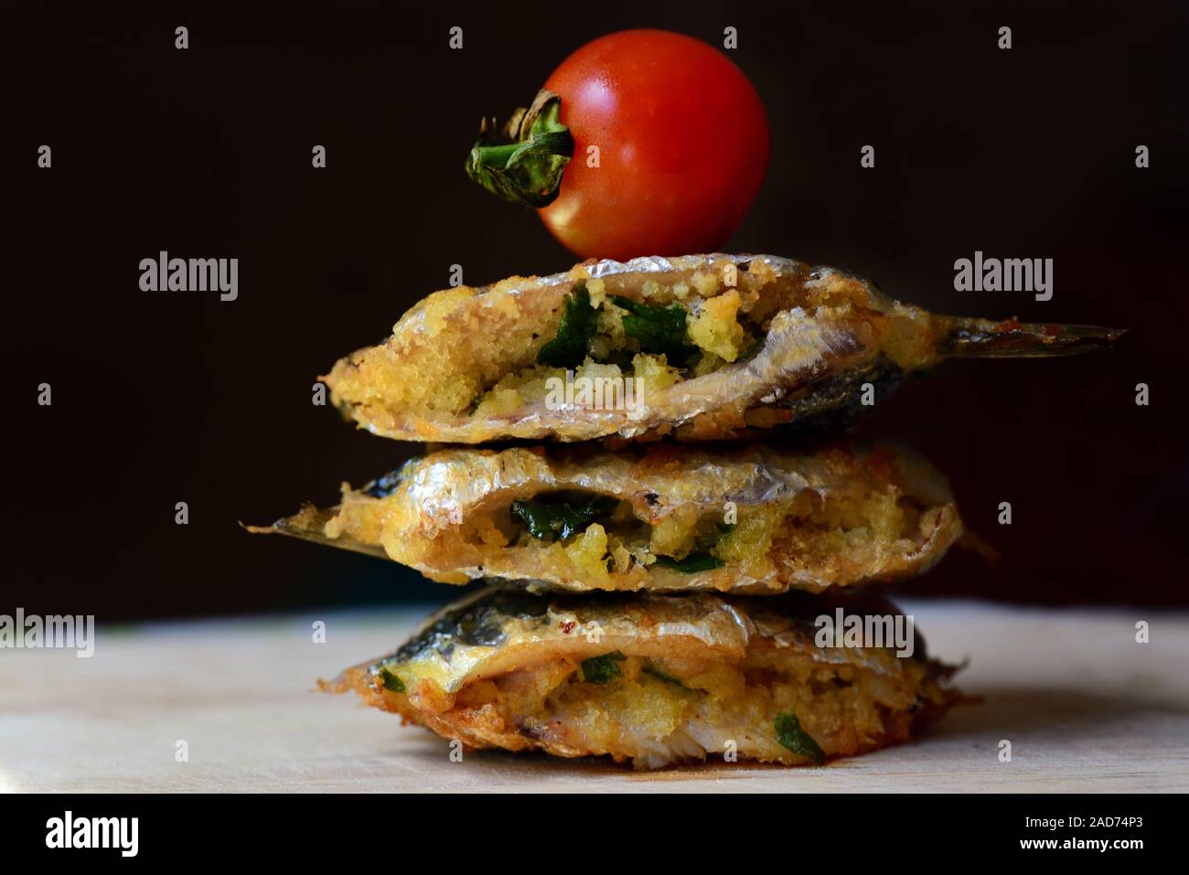 Tradizionalmente in stile siciliano di sardine che sono ripiene e fritte, chiamato becca fico Foto Stock
