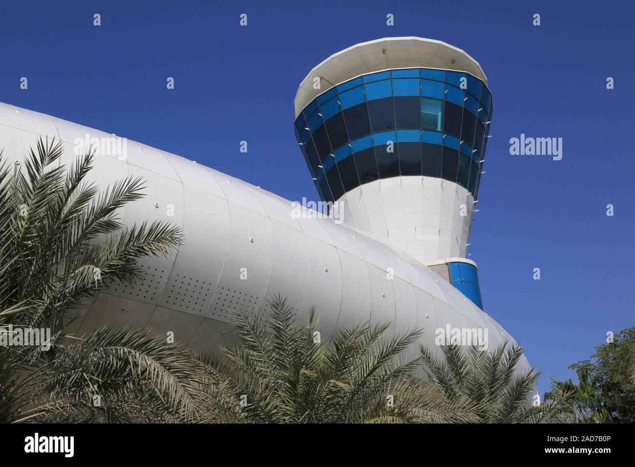 Abu Dhabi, edificio moderno a Yas Marina presso la pista di Formula 1 via Foto Stock
