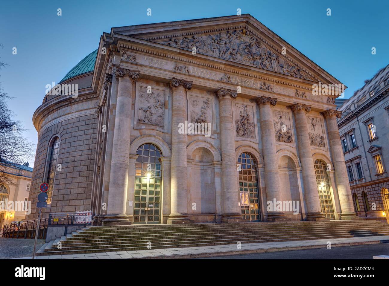 La santa Edvige la Cattedrale di Berlino all'alba Foto Stock