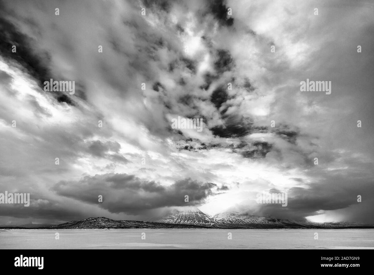 Akka massiccio in nuvole, Lapponia, Svezia Foto Stock