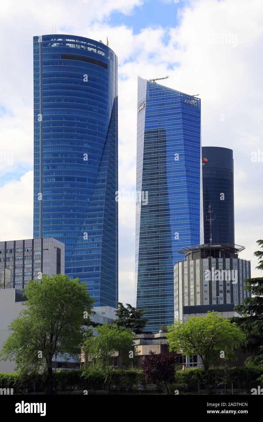 Madrid, Spagna, quartiere degli affari con grattacieli, Cuatro Torres Foto Stock