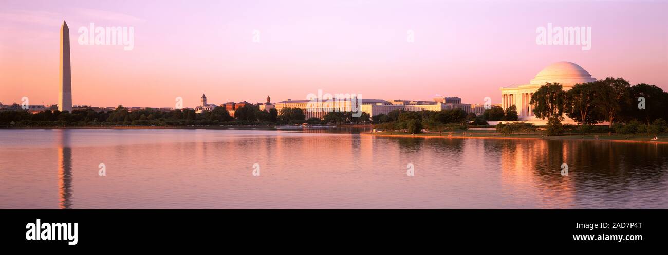 Stati Uniti d'America, Washington DC, Tidal Basin, il Monumento a Washington e il Jefferson Memorial Foto Stock