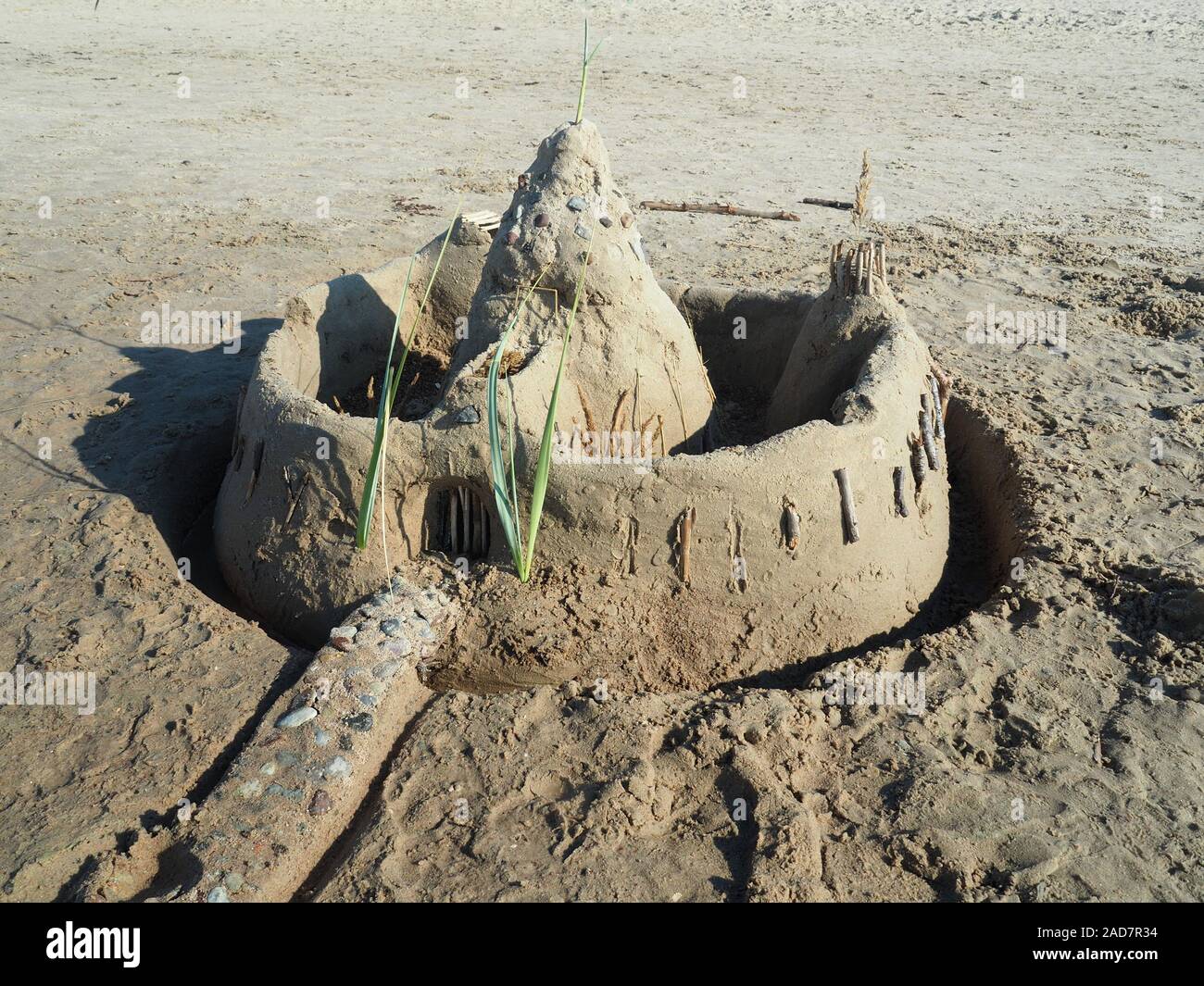Castello di sabbia, mare Baltico in Lettonia Foto Stock