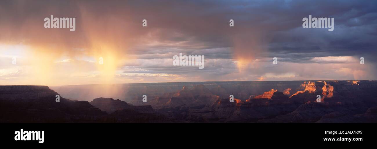 Tempesta nube su un paesaggio, il Parco Nazionale del Grand Canyon, Arizona, Stati Uniti d'America Foto Stock