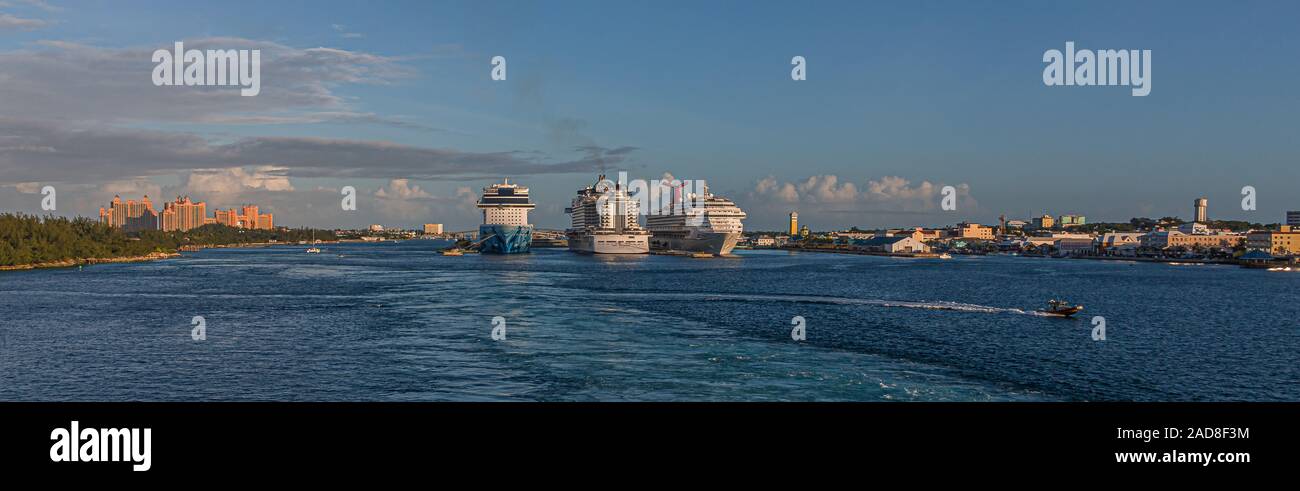 Tre navi da crociera a Nassau Foto Stock