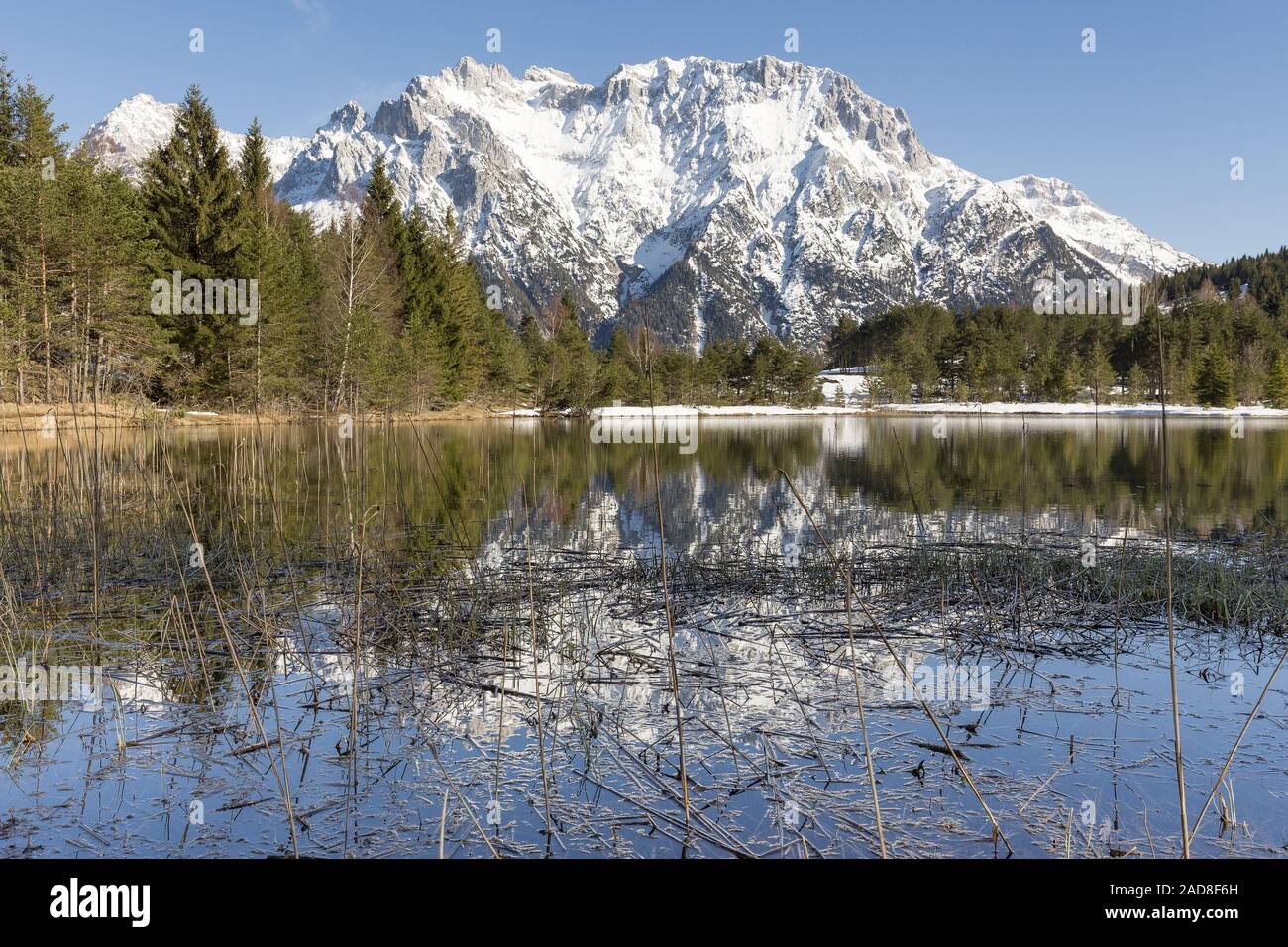 Lago Lutten, vicino Krün-Mittenwald Foto Stock