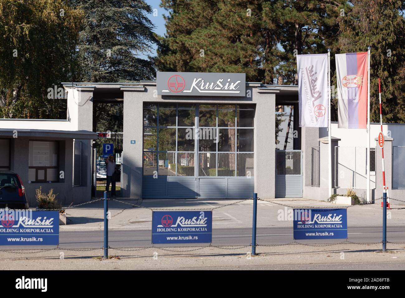 Krusik - cancello principale del popolo serbo società di proprietà dello Stato per la produzione della difesa civile e le relative attrezzature, con sede centrale a Valjevo, Serbia Foto Stock