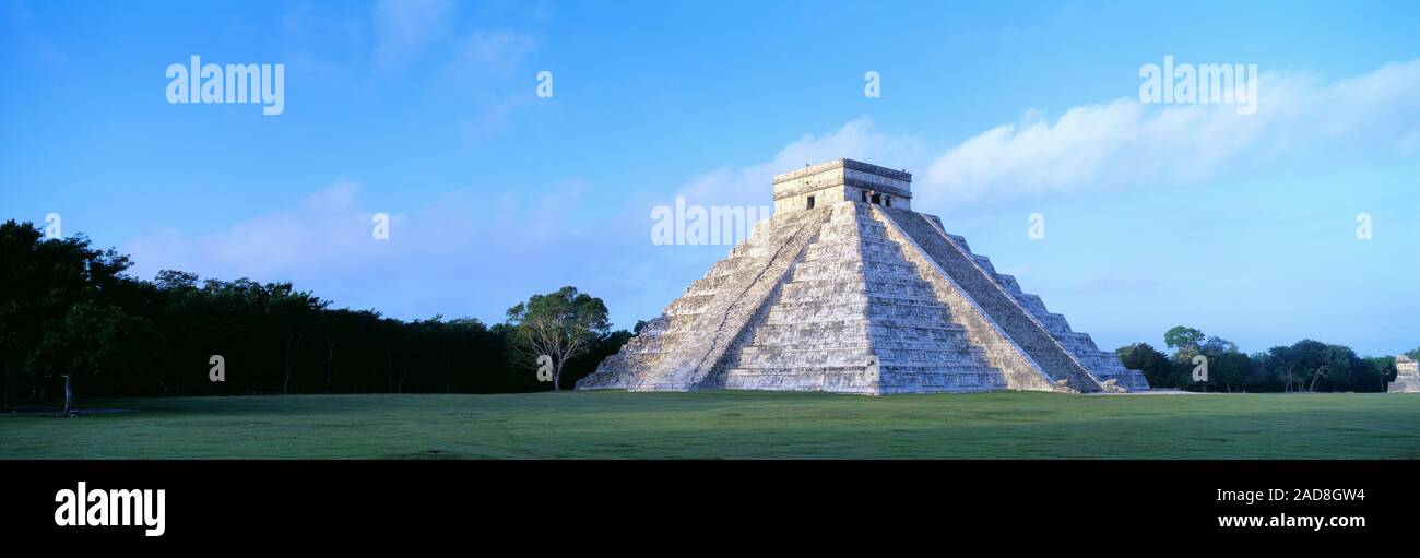 Antica Piramide Maya di Chichen Itza, Yucatan, Messico Foto Stock