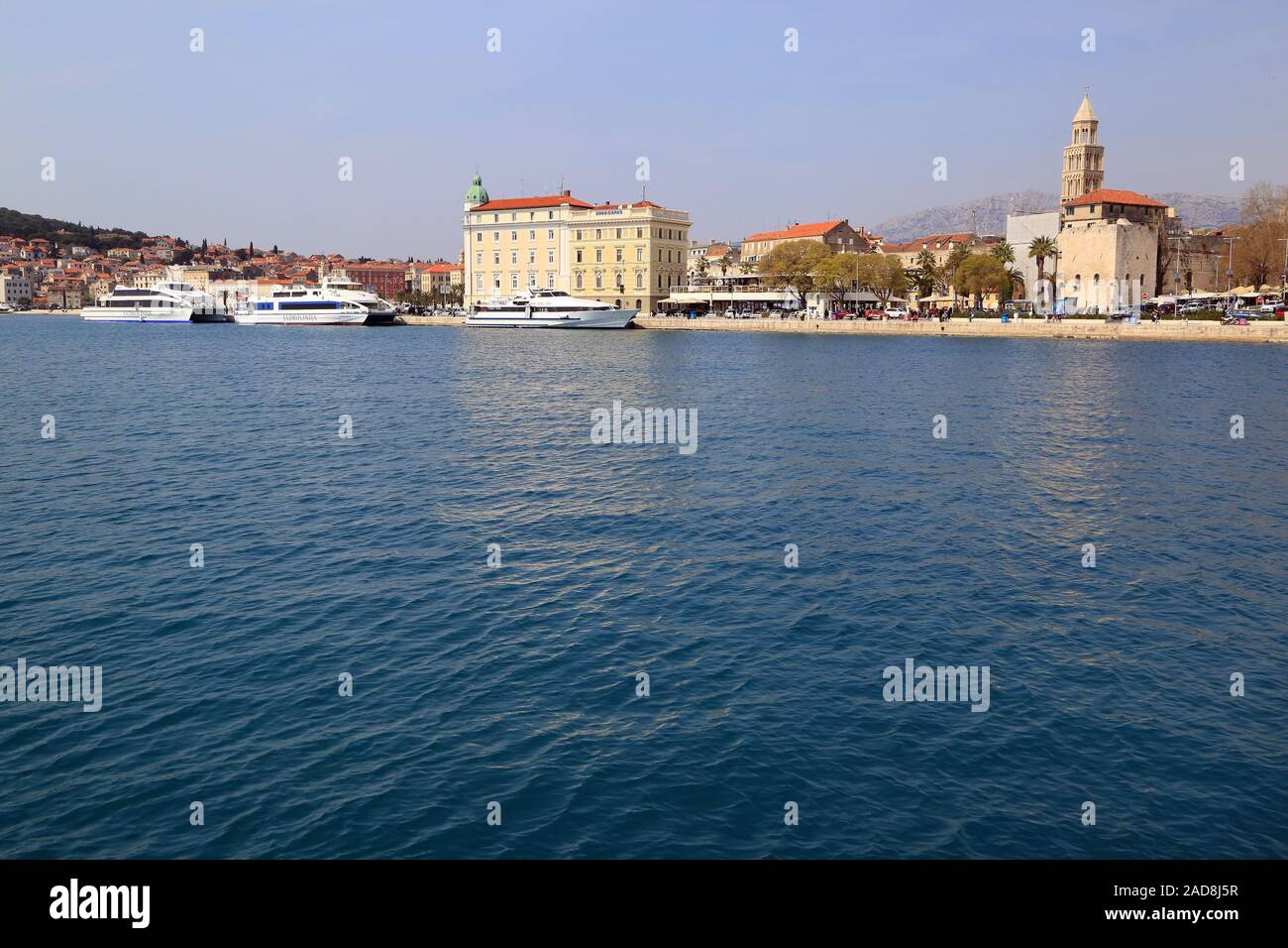 Vista della città di fronte al porto di Spalato, Croazia Foto Stock