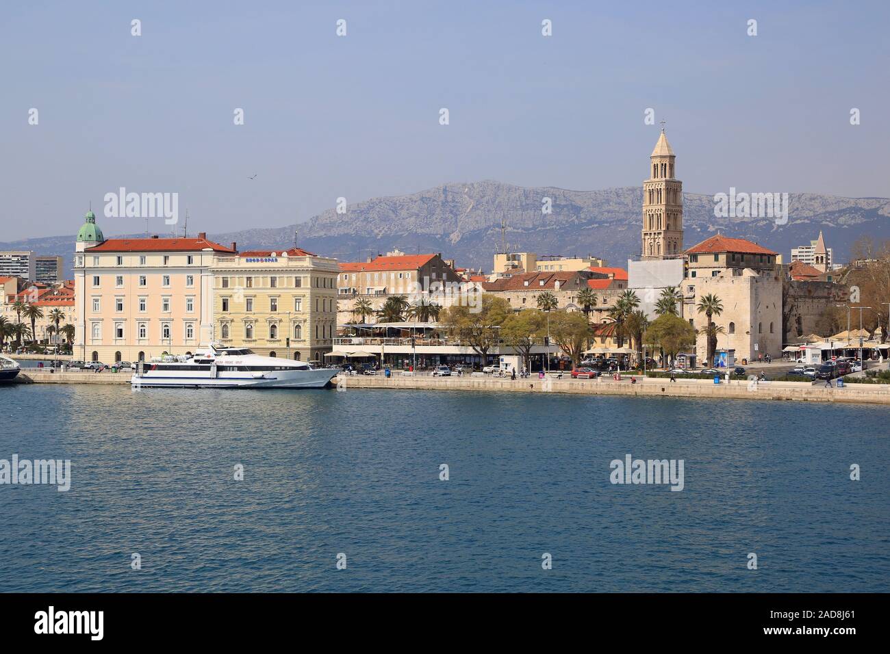 Vista della città di fronte al porto di Spalato, Croazia Foto Stock