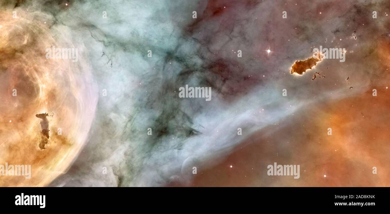 Un globulo di Bok soprannominato il "Caterpillar" viene visualizzato a destra. Il suo bordo incandescente indica che è in corso di photoionized dalle stelle più calde del cluster. È stato ipotizzato che le stelle possono formare all'interno di tali bozzoli polverosi. La parte superiore del Keyhole Nebula, la più caratteristica prominente annegata all'interno carina, è sulla sinistra. Un altro globulo di Bok è in primo piano. I nomi di oggetto: Carina Nebula, NGC 7332 Tipo di immagine: Credito astronomici per immagine di Hubble: la NASA, ESA, N. Smith (Università della California a Berkeley,), e il telescopio Hubble Heritage Team (STScI/AURA) Credito per CTIO Immagine: N. Smith Foto Stock