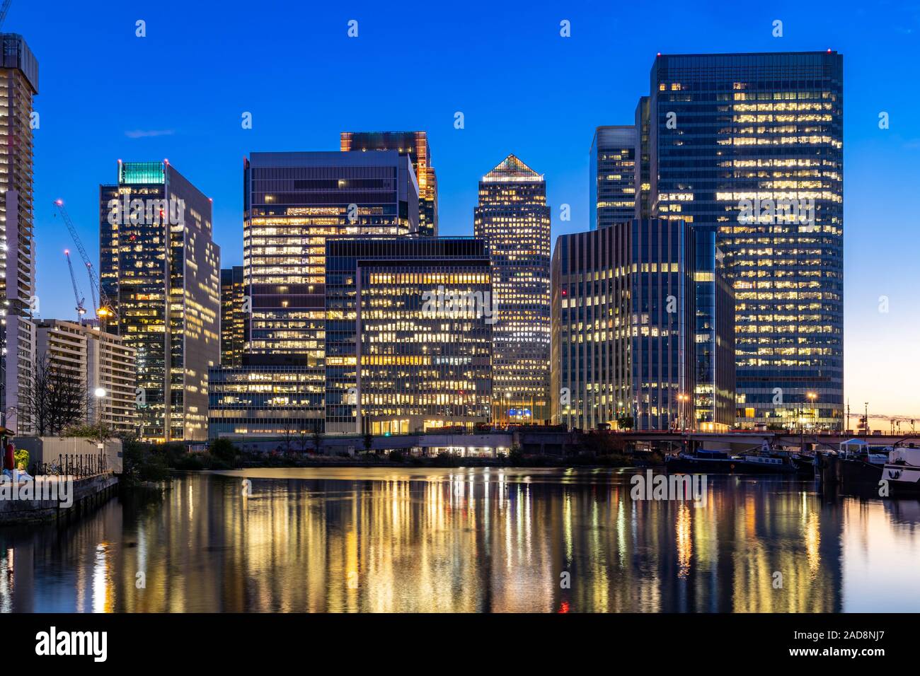 Dall'alto edificio a Canary Wharf a Londra REGNO UNITO tramonto crepuscolo Foto Stock