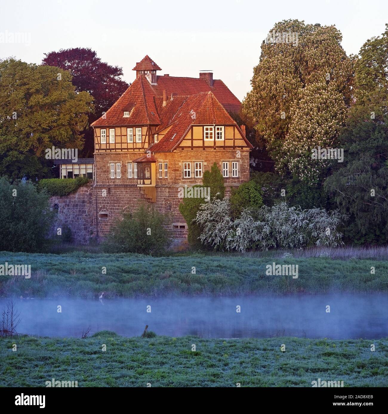 Il castello di Petershagen presso sunrise, Petershagen, est Westfalia, Renania settentrionale-Vestfalia, Germania Europa Foto Stock