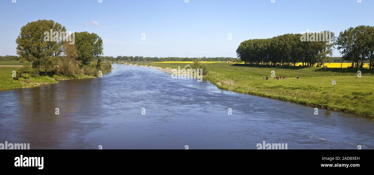 Fiume Weser, Schuesselburg, Petershagen, East Westfalia, Renania settentrionale-Vestfalia, Germania Europa Foto Stock