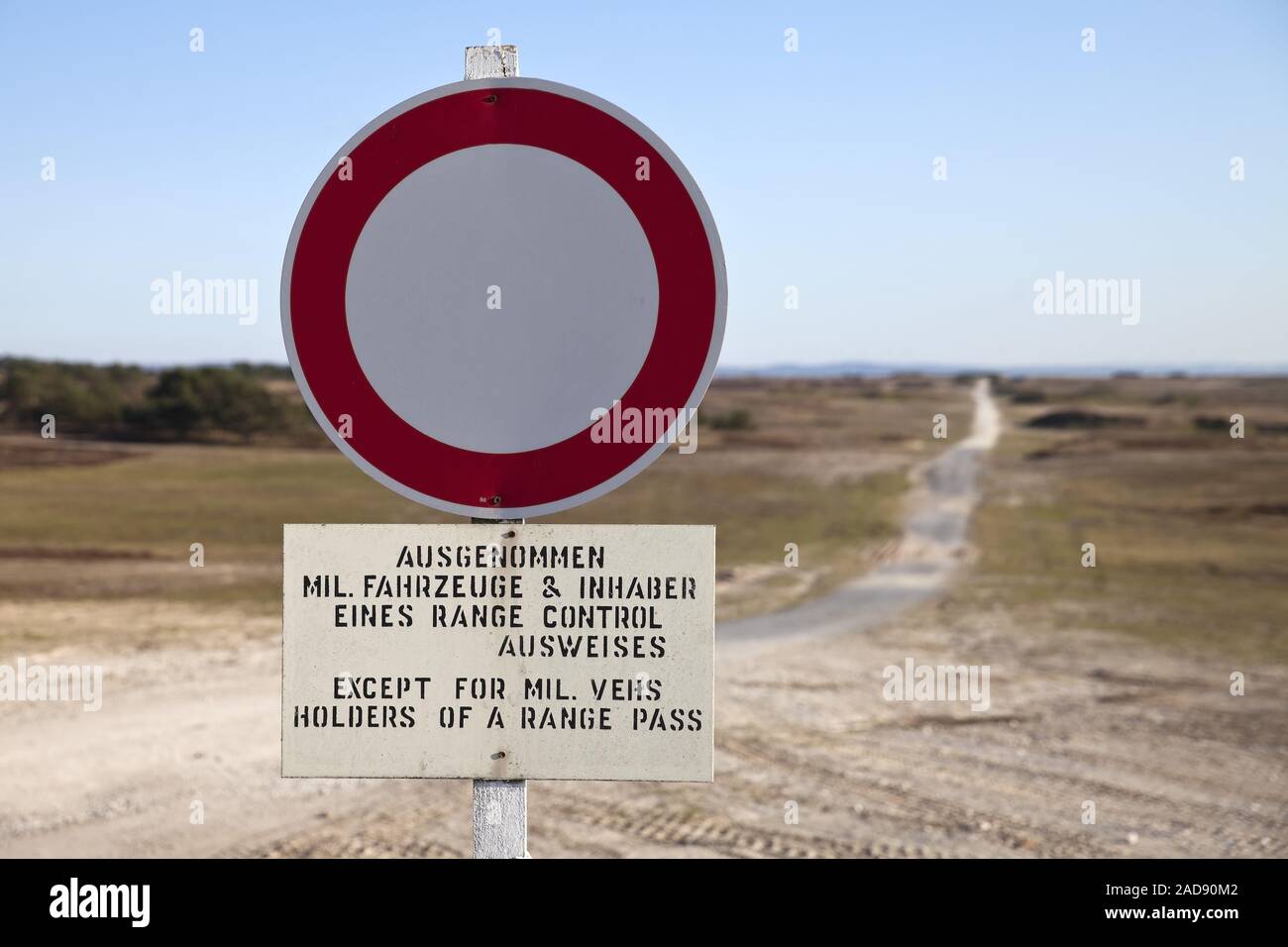 Firmare il divieto per i veicoli di tutti i tipi ad eccezione di veicoli militari, Senne, Augustdorf, Germania Foto Stock