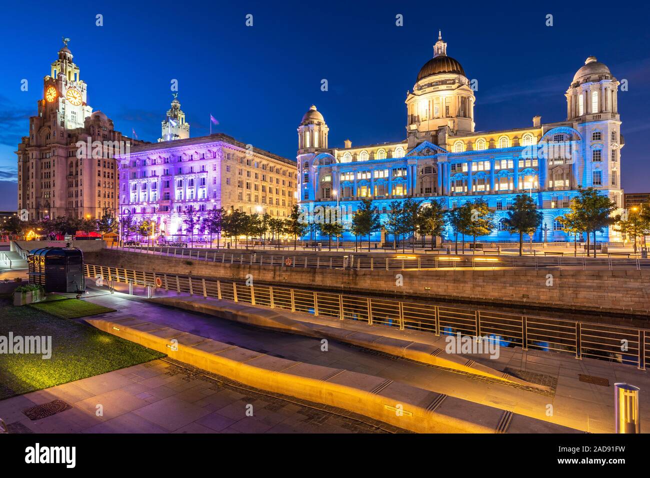 Lo Skyline di Liverpool Pier Head tramonto Foto Stock