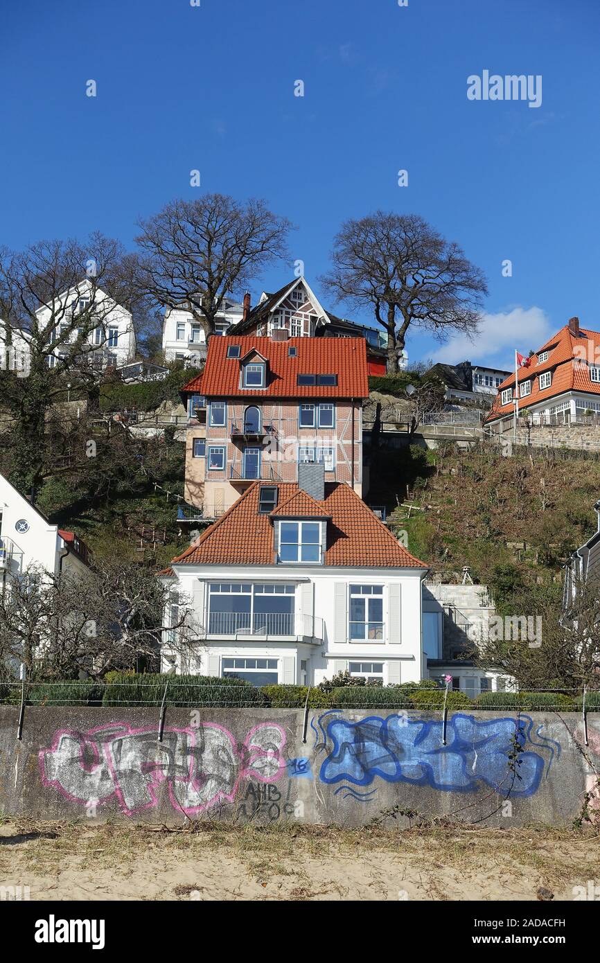 Il famoso quartiere di scale in Blankenese sull'Elba beach, Amburgo Foto Stock