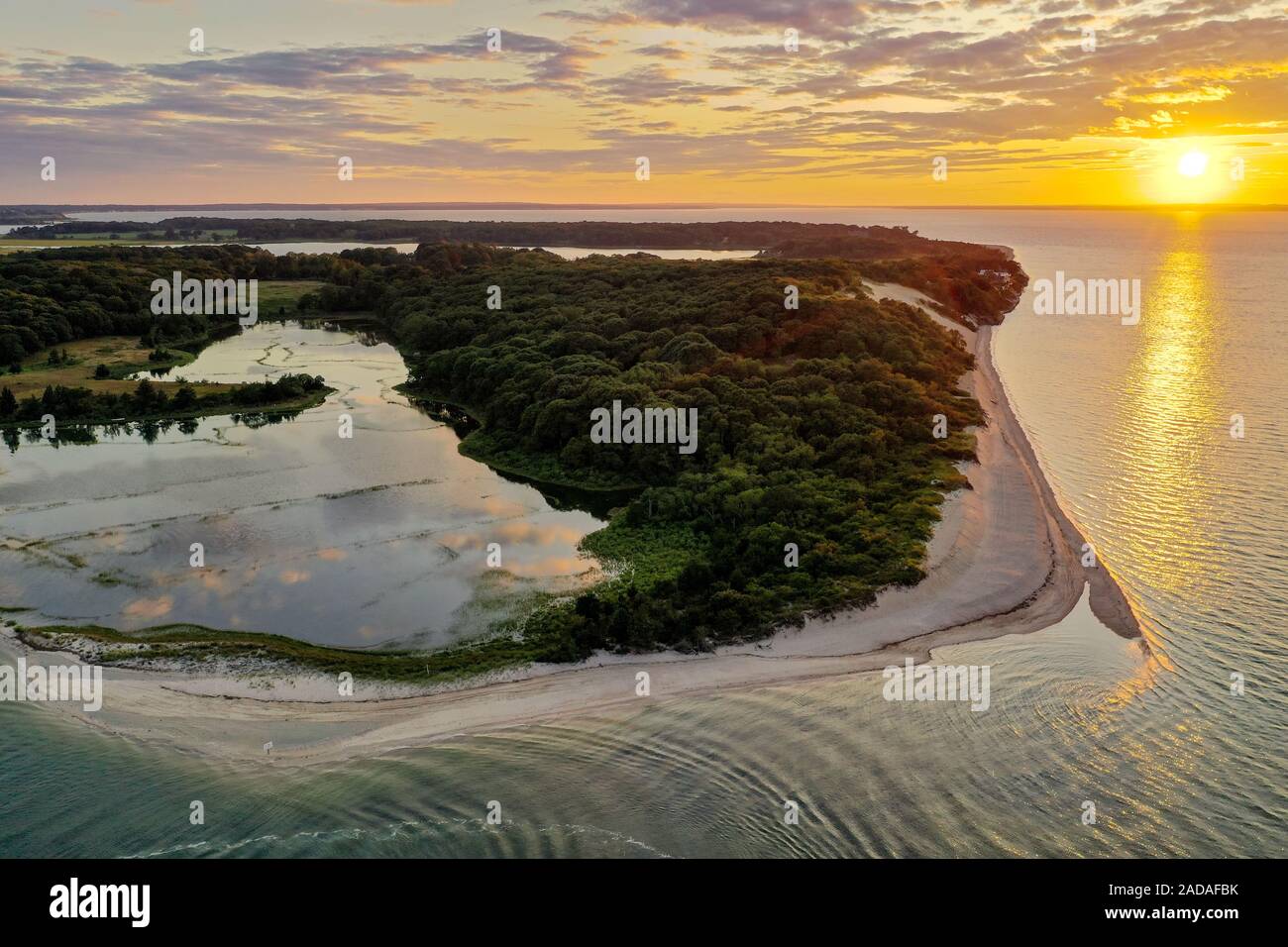 Tramonto lungo la spiaggia al punto Towd in Southampton, Long Island, New York. Foto Stock