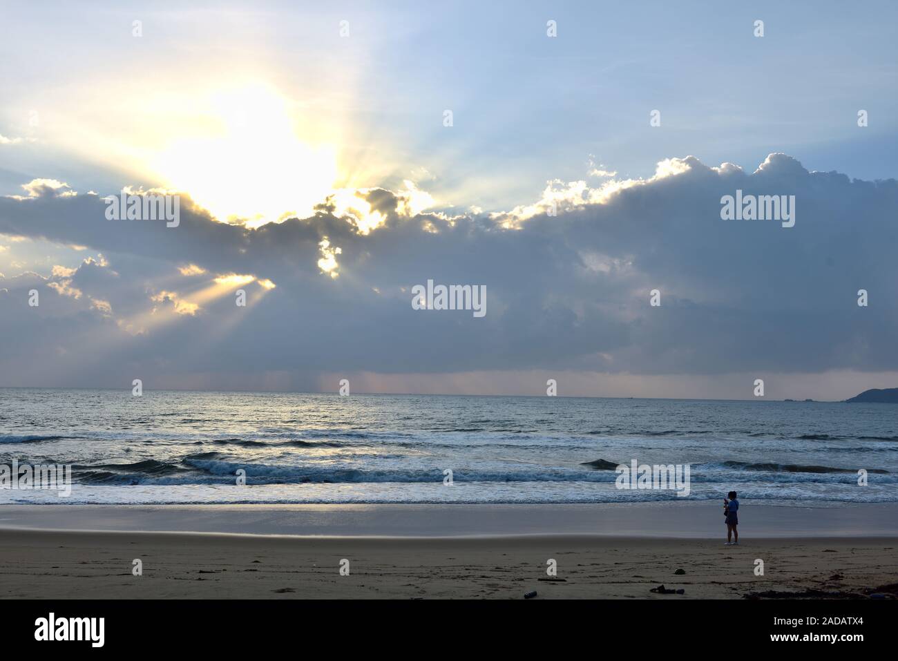 Bellissimo tramonto sul mare Foto Stock