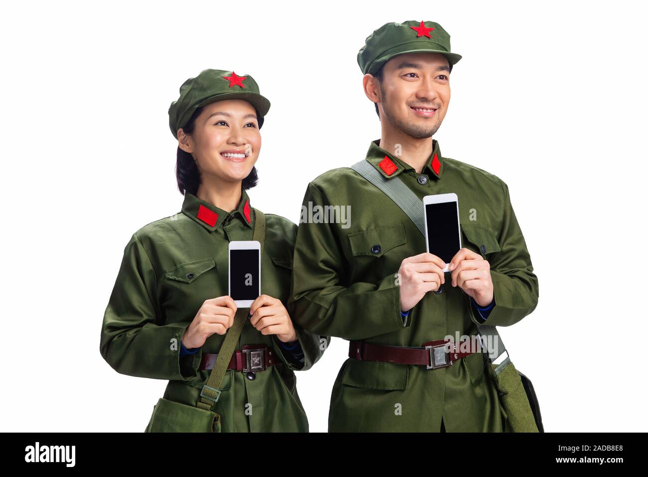 Coppie giovani in uniforme militare Foto Stock