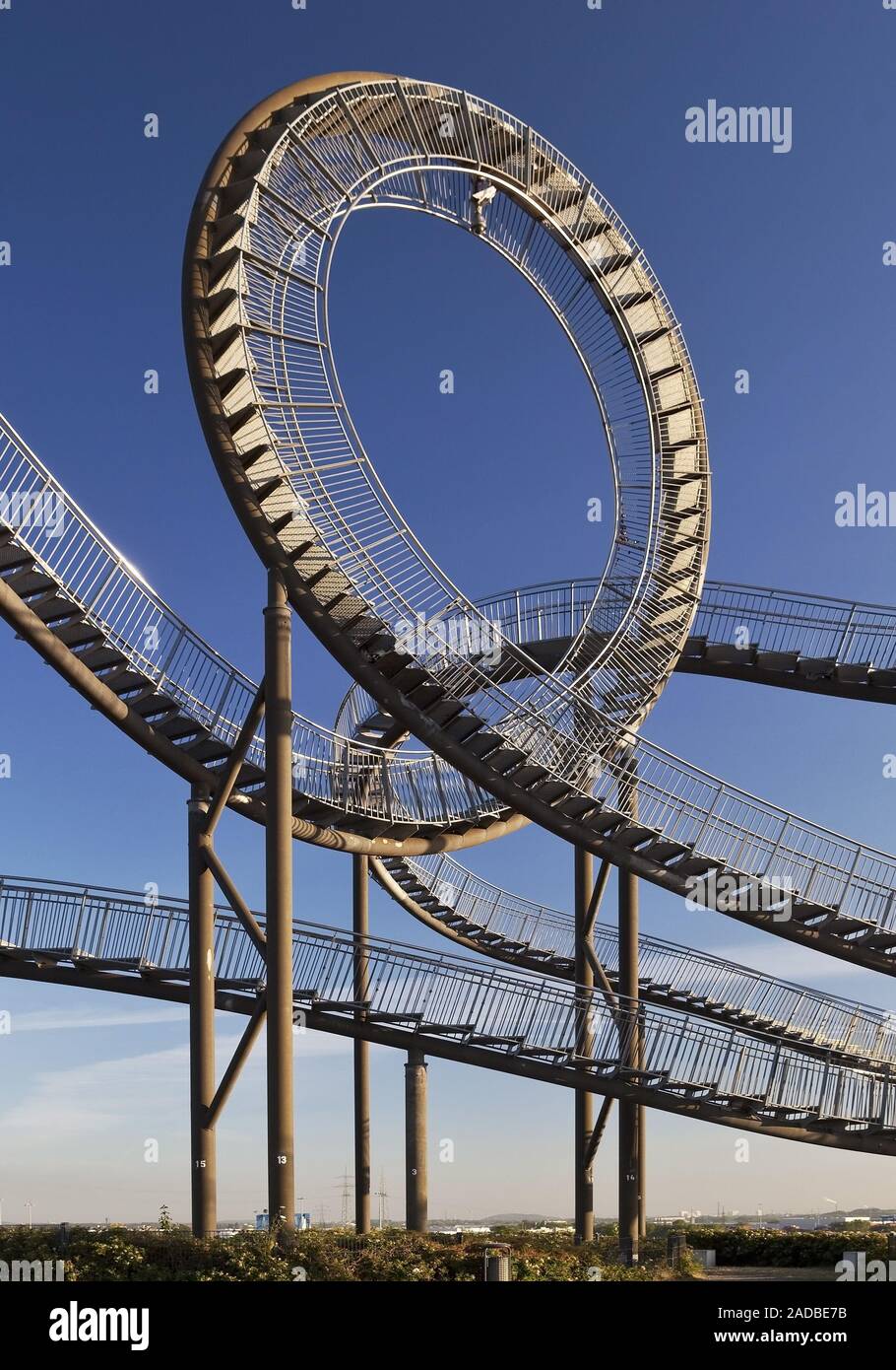 Tiger e la Tartaruga - Magic Mountain, arte scultura e landmark, Angerpark, Duisburg, Germania, Europa Foto Stock