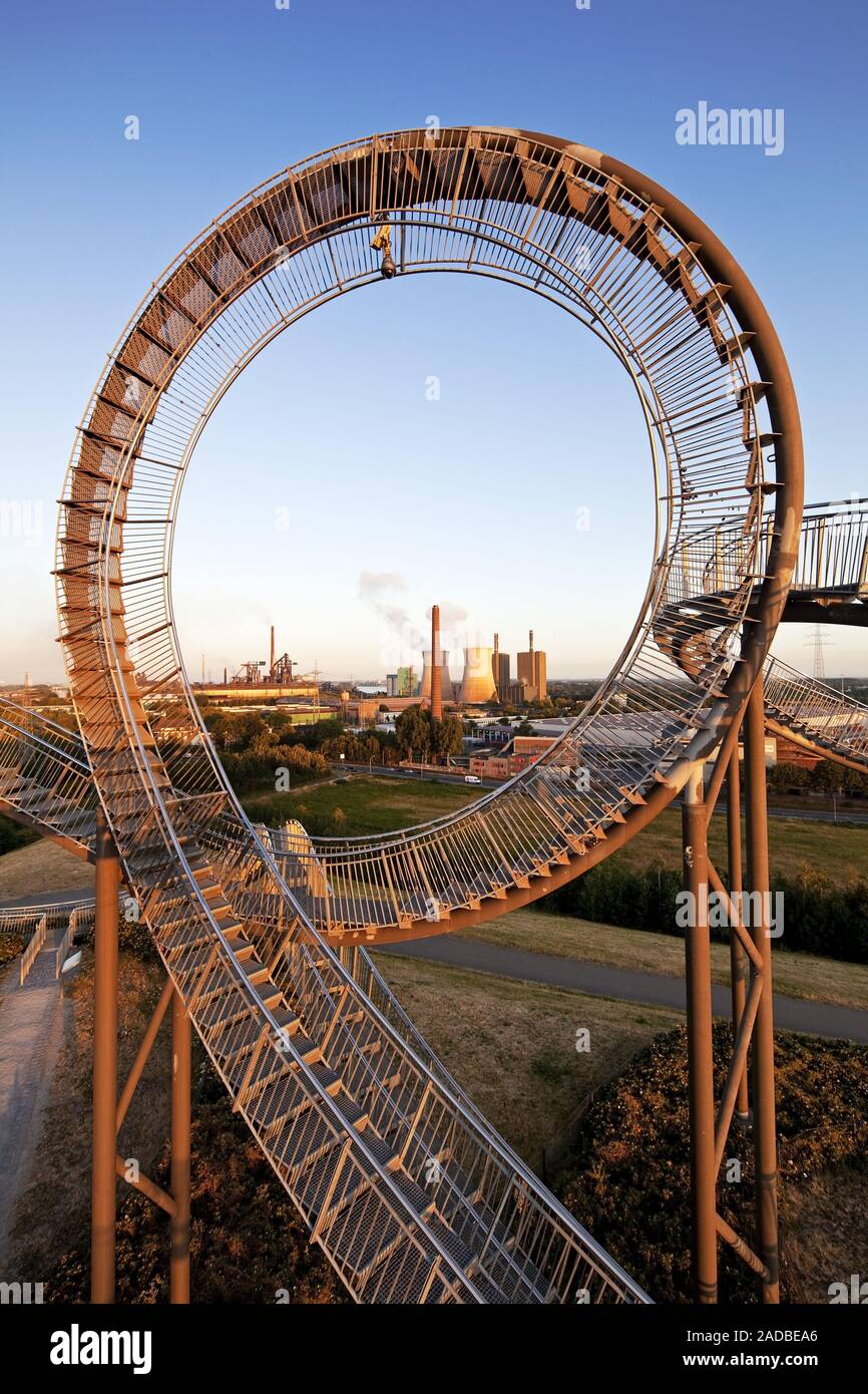 Tiger e la Tartaruga - Magic Mountain, arte scultura e landmark, Angerpark, Duisburg, Germania, Europa Foto Stock