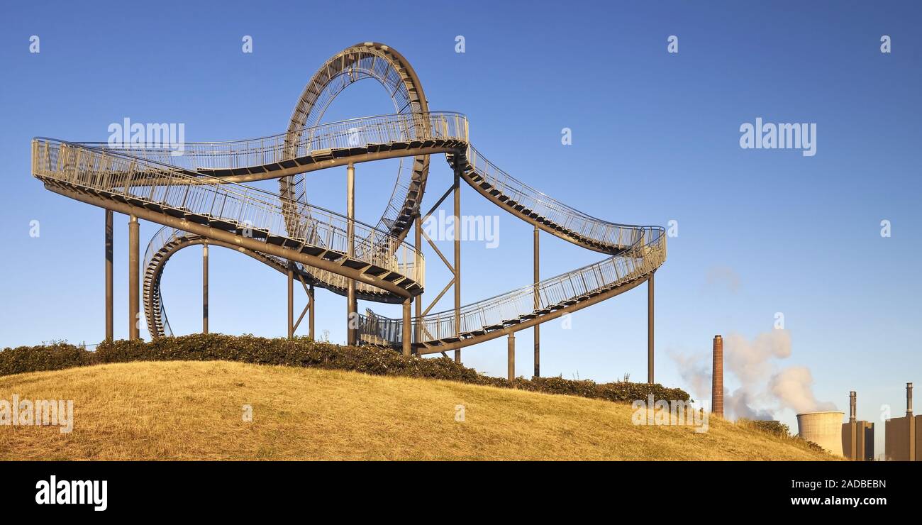 Tiger e la Tartaruga - Magic Mountain, arte scultura e landmark, Angerpark, Duisburg, Germania, Europa Foto Stock