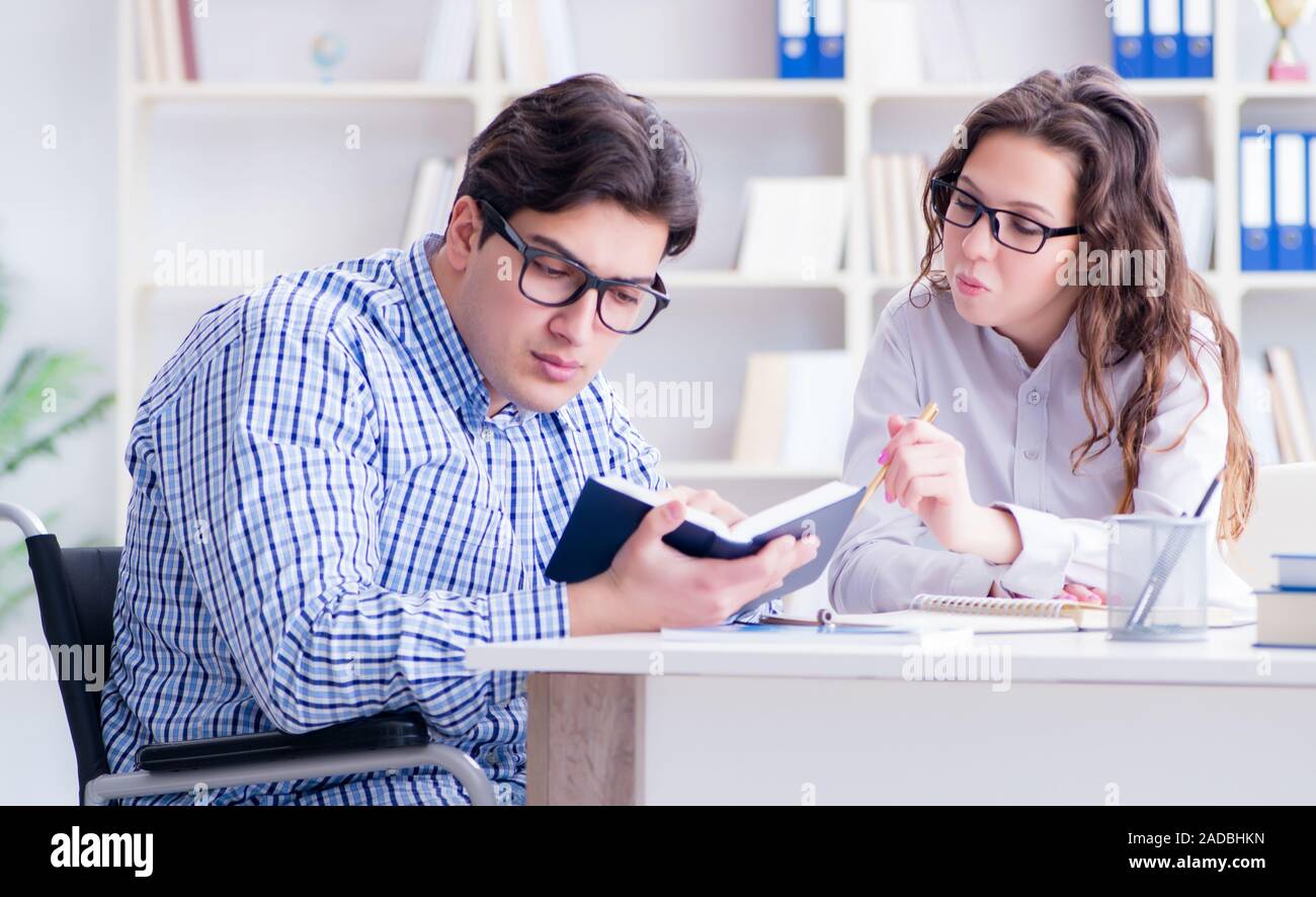 I disabili studente e di preparazione per gli esami di college Foto Stock