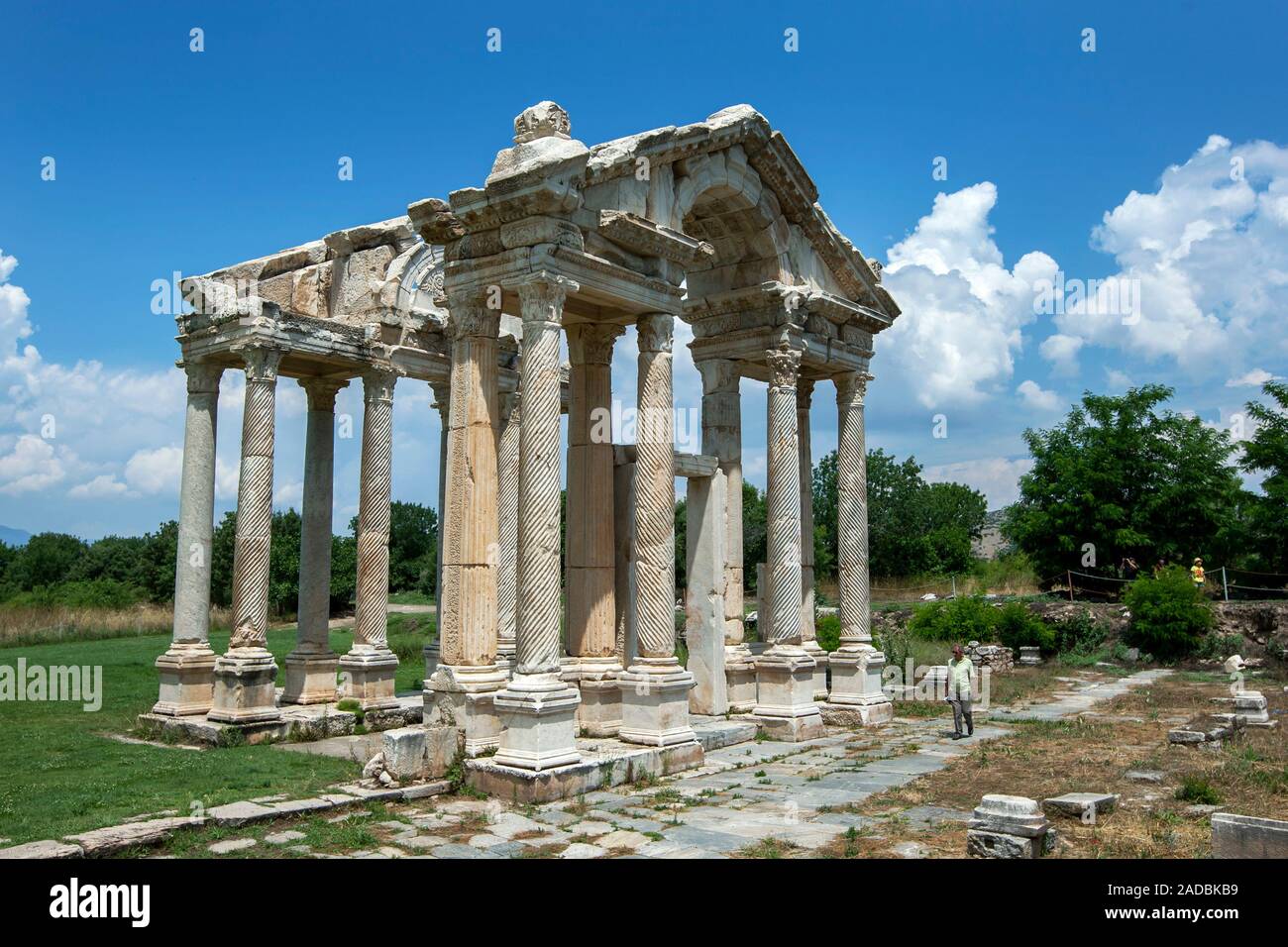 Le rovine del Tetrapylon o gateway monumentale presso l'antico sito di Aphrodisias in Turchia. Foto Stock