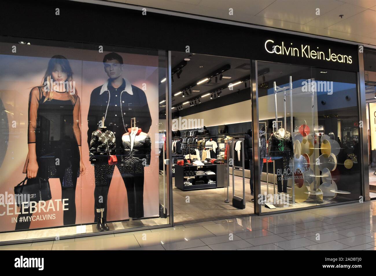 CALVIN KLEIN JEANS FASHION STORE IN INGRESSO EUROMA 2 SHOPPING CENTER A  ROMA Foto stock - Alamy