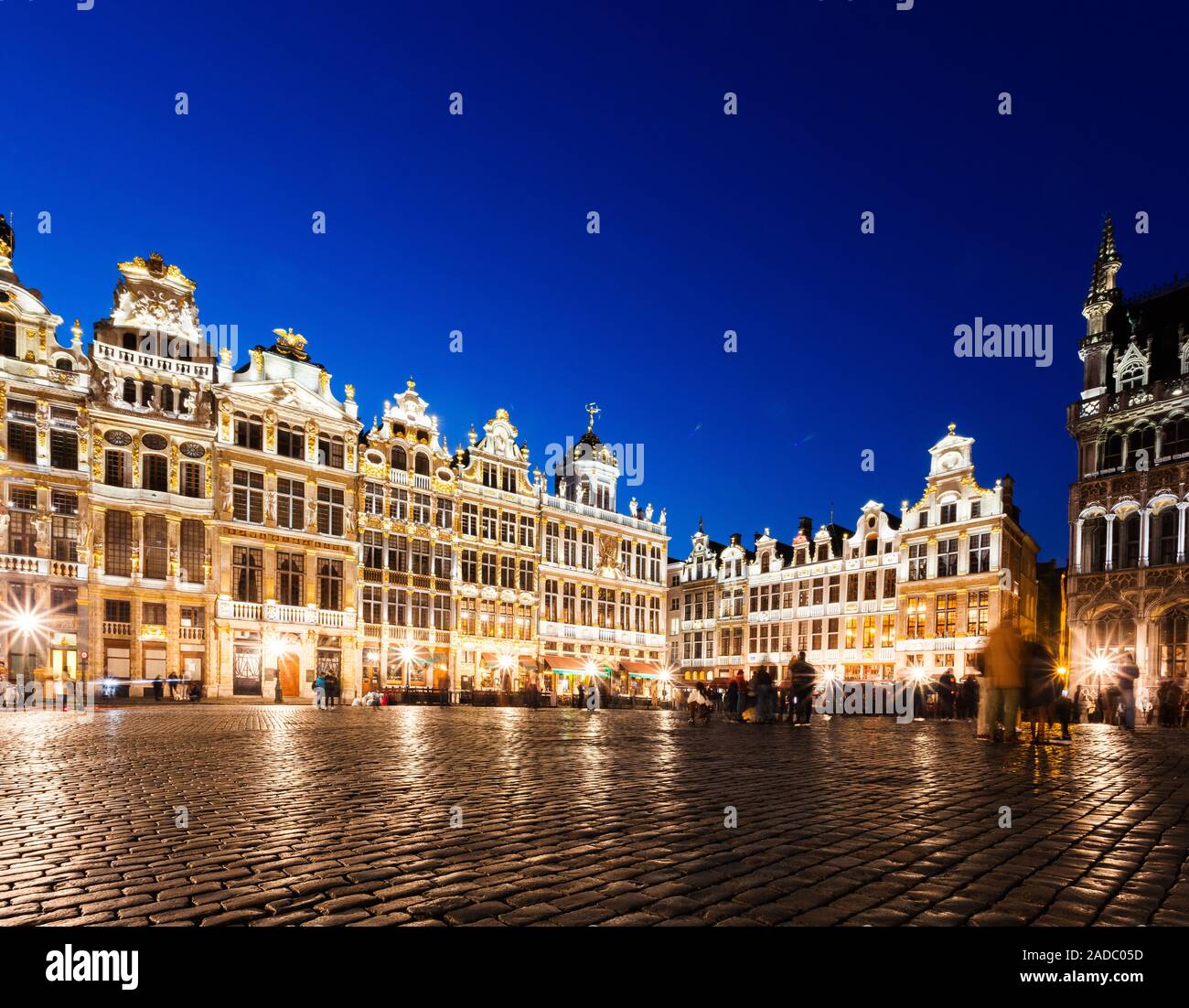 La Grand Place di Bruxelles di notte, Belgio Foto Stock