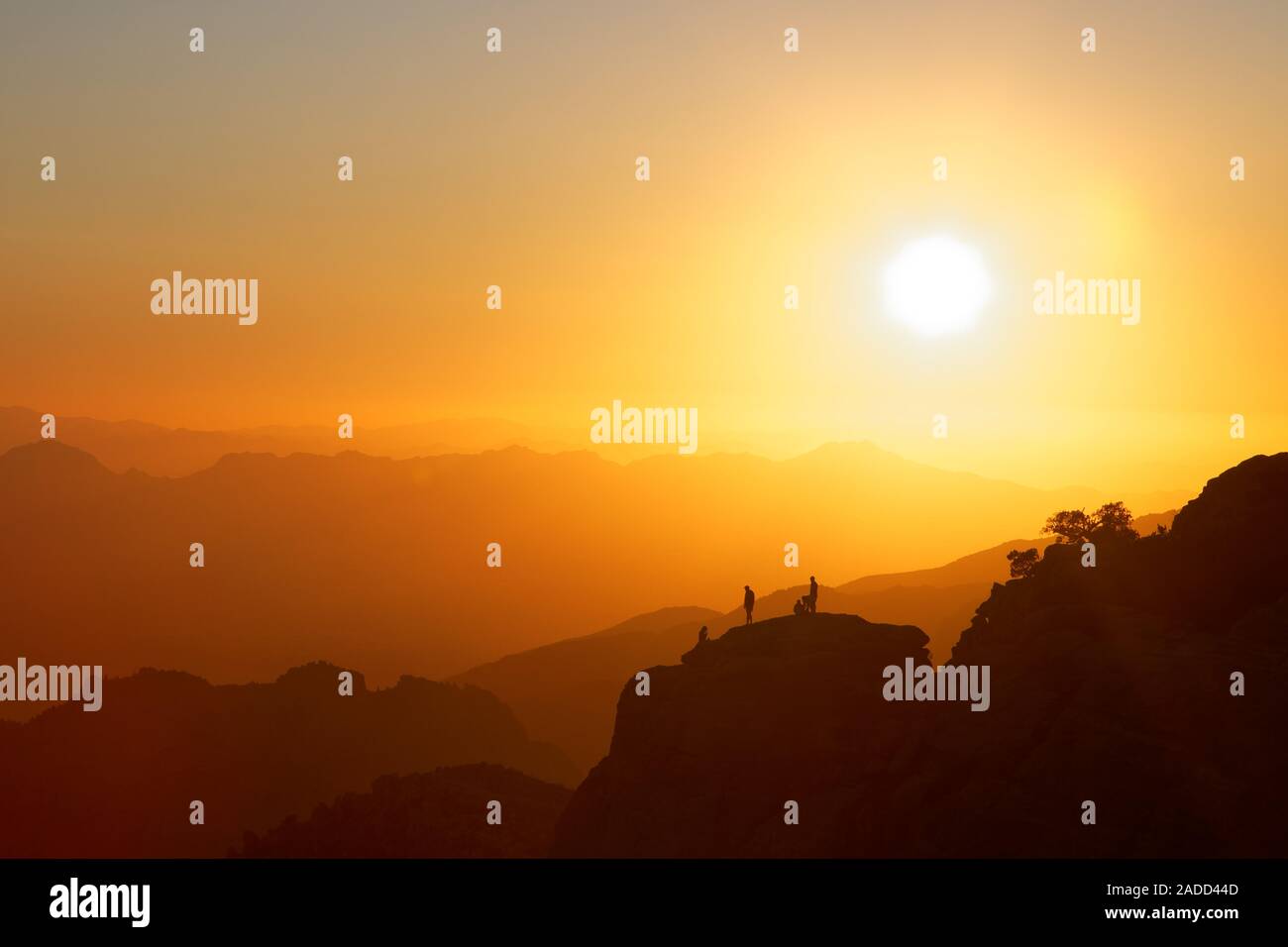 Bel tramonto su Tucson, AZ - Sun è sopra l'orizzonte. Le persone nella foto. Foto Stock