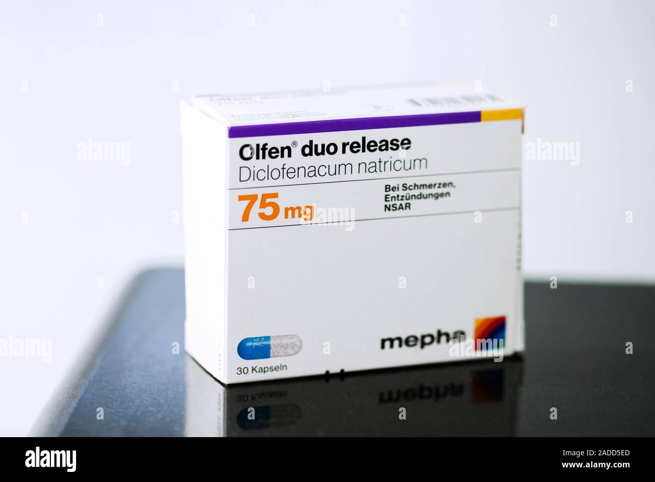 Il Diclofenac è un farmaco antiinfiammatorio non steroideo (FANS). Essa è  presa per ridurre infiammazione e come un analgesico (antidolorifico Foto  stock - Alamy