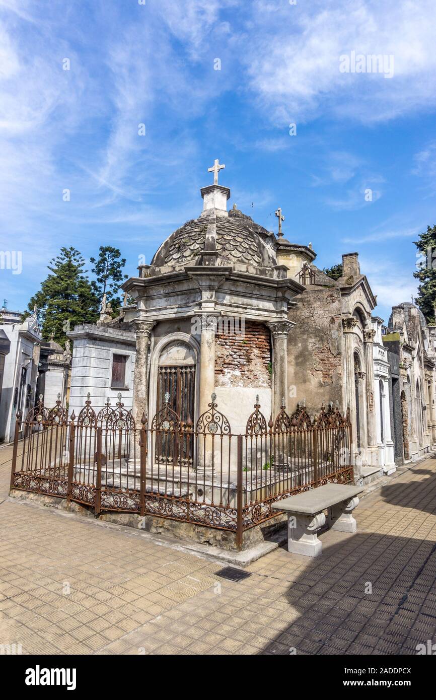 I mausolei in La Recoleta Cemetery, Junin, Buenos Aires, Argentina, Sud America Foto Stock