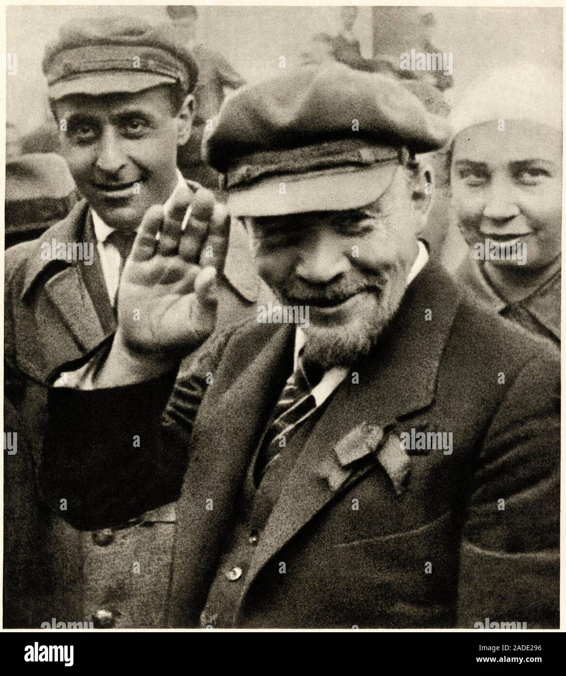 Lenine (Vladimir Ilitch Oulianov dit, 1870-1924) lors de la pongono de la premiere pierre du Monument au travail libere, Moscou, 1er mai 1920 - Foto Stock