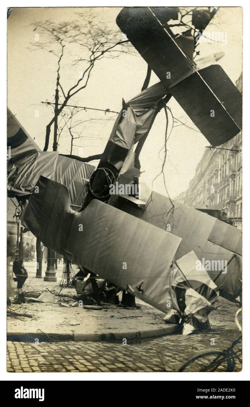 Incidente d'aereo, rue d'Alesia, Parigi, le 5 avril 1917. Carte postale debutto XXeme siecle. Foto Stock
