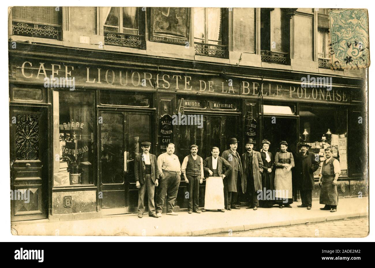 Liquoriste de la Belle polacca, maison Mayriniac, vins et tabac, 21 rue de la Gaiete, Parigi . Carte postale debutto XXeme siecle. Foto Stock