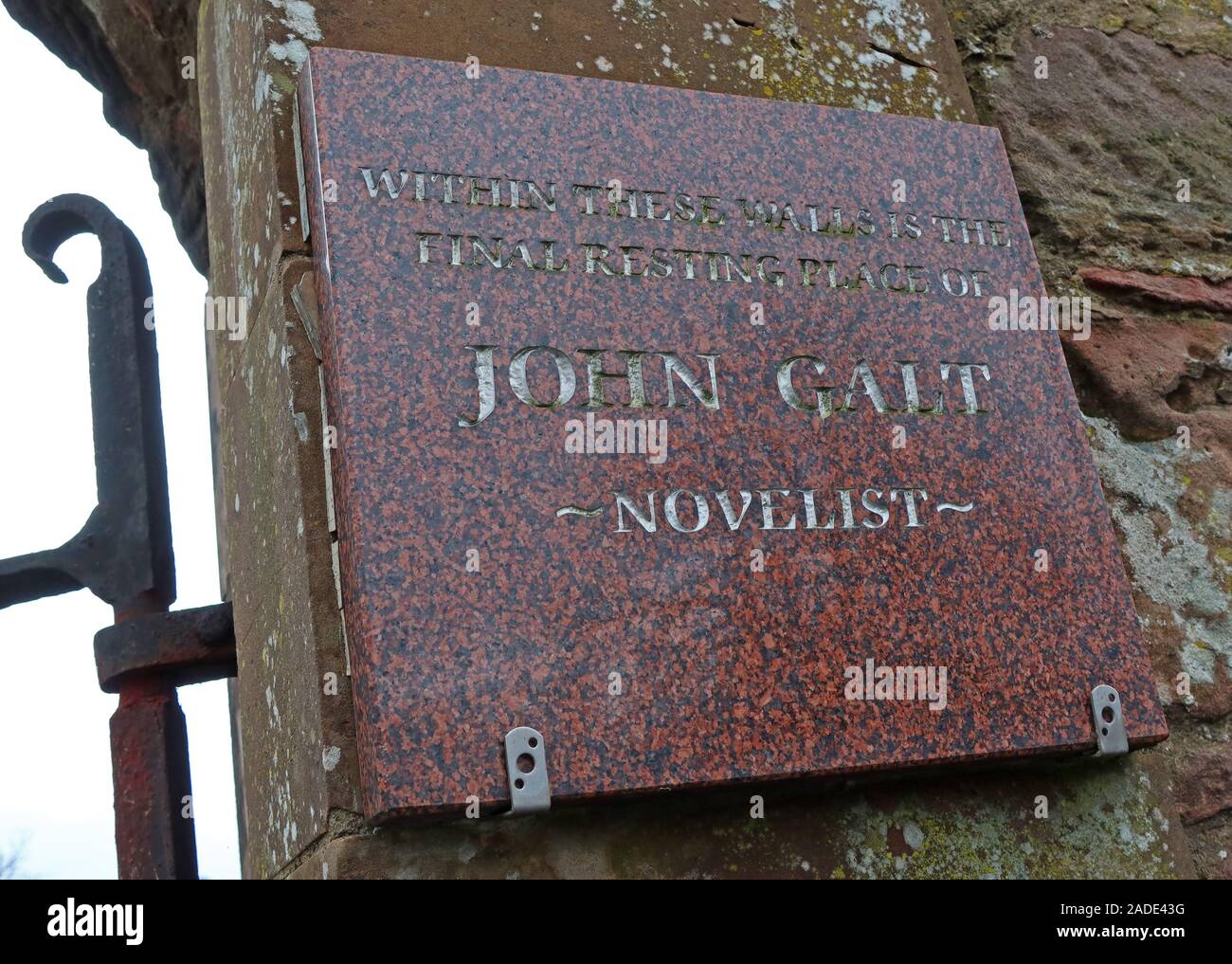 John Galt, romanziere, Greenock, Inverkip Street Cemetery, Greenock, Inverclyde, scozia, Regno Unito, tomba, ultimo luogo di riposo targa Foto Stock