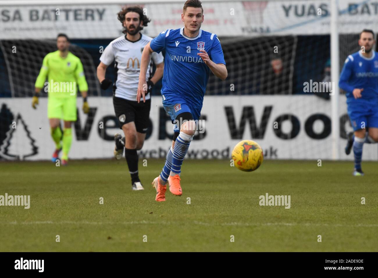 Nuovo prestito firma Alex Henshall gioca la sua prima partita in prestito da Nuneaton football club giocando per Swindon Supermarine Calcio Club Foto Stock