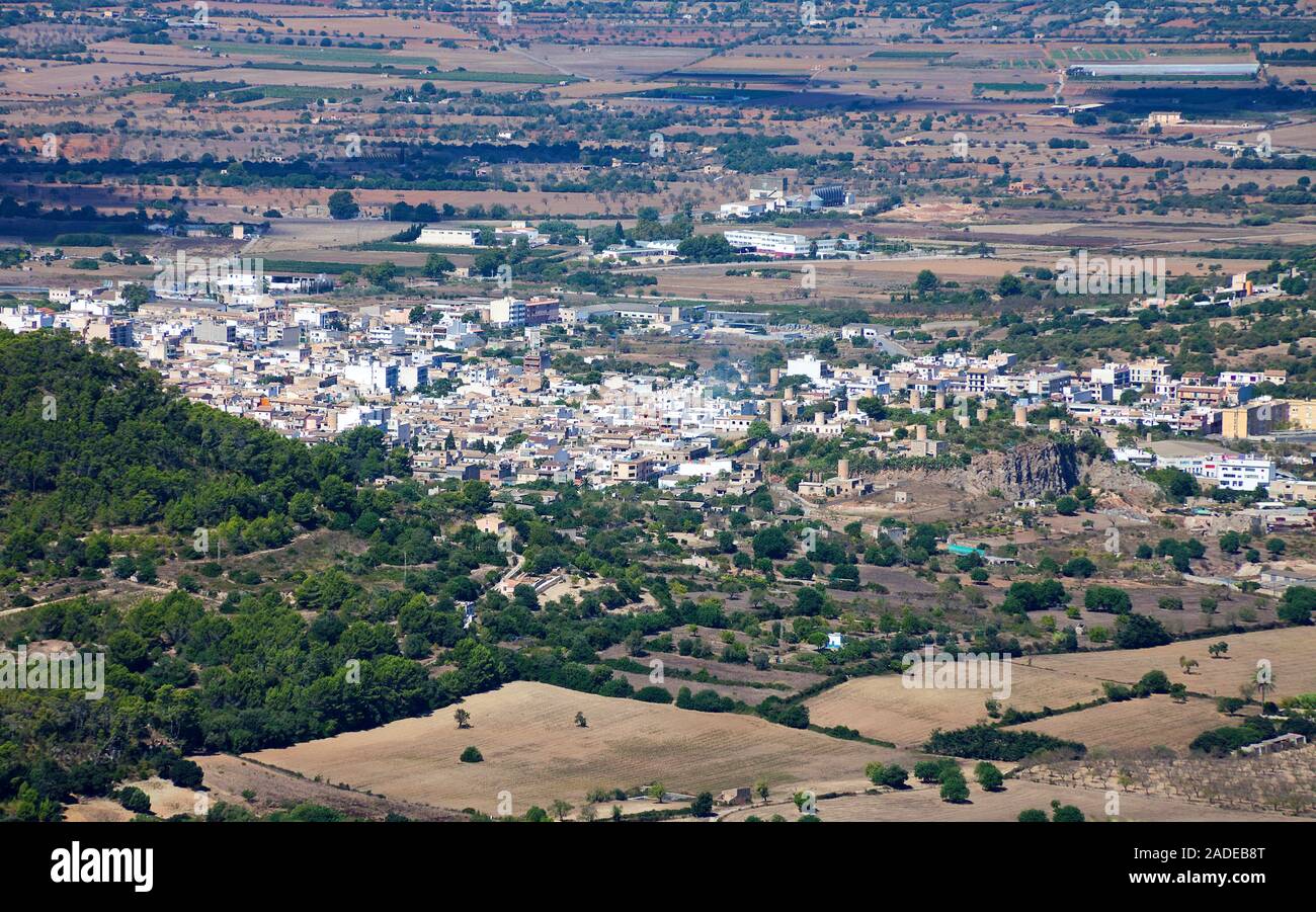 Vista dal monastero Santuari de Sant Salvador sul villaggio Felanitx, Maiorca, isole Baleari, Spagna Foto Stock