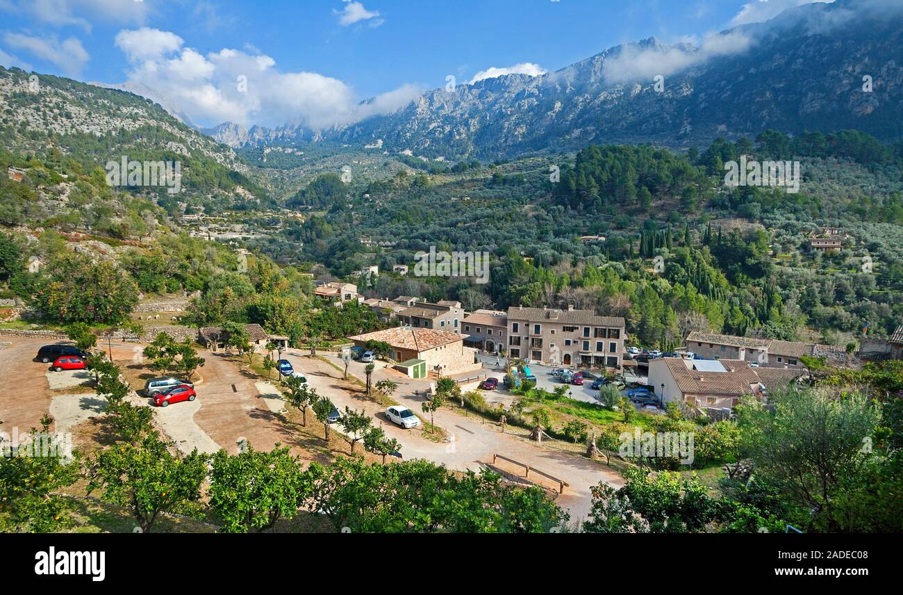 Il villaggio di montagna Fornalutx, Serra de Tramuntana, Maiorca, Isole Baleari, Spagna Foto Stock