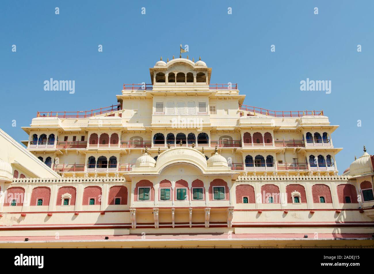 Chandra Mahal facciata superiore come visto da Pritam Niwas chowk (City Palace, a Jaipur, India) Foto Stock