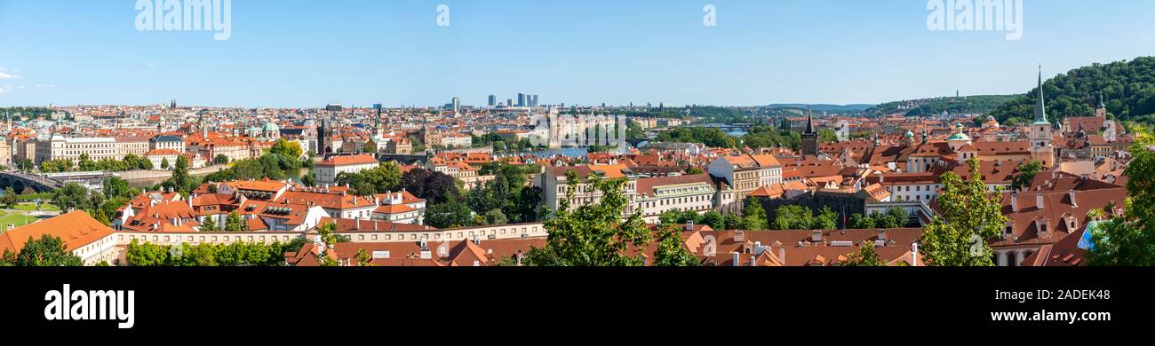Vista sulla città, vista da Hradcany sulla città di Praga Città Minore, Praga, Repubblica Ceca Foto Stock