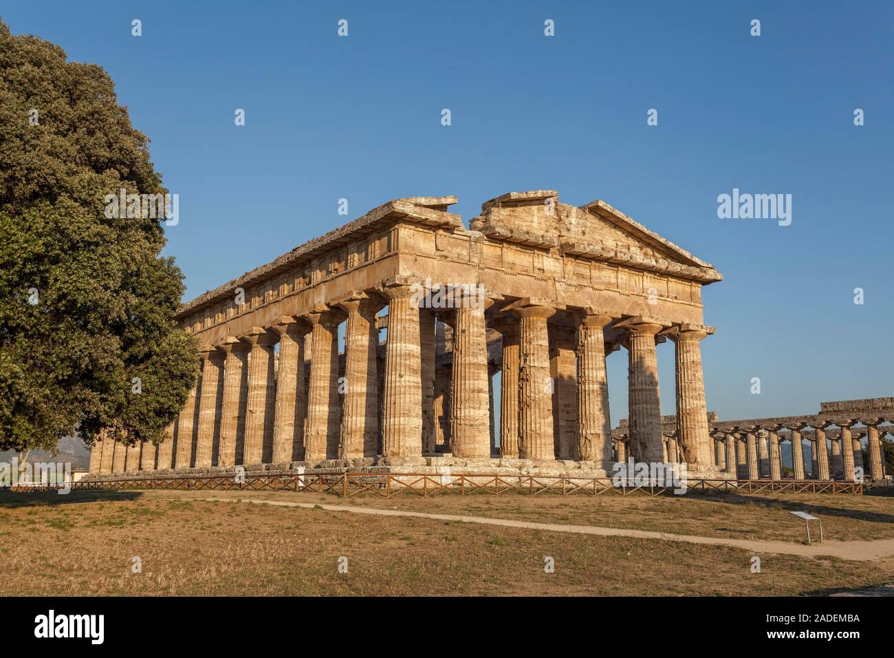 Greco tempio dorico, il Tempio di Hera, lato archeologici di Paestum e del Parco Nazionale del Cilento, Salerno, Campania, Italia Foto Stock